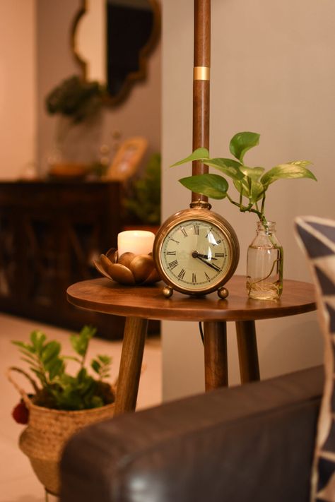 Nehal's Bengaluru Apartment gives us Styling Goals! - The Keybunch Decor Blog Simple Bed Designs, Indian Room Decor, India Home Decor, Ethnic Home Decor, Corner Decor, Indian Decor, Indian Home, Indian Home Decor, Decor Home Living Room