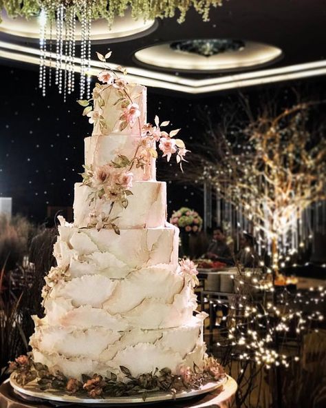 Wedding Cake 2022, 6 Tier Wedding Cakes, Cake 2022, Fancy Wedding Cakes, Extravagant Wedding Cakes, Small Wedding Cakes, Dream Wedding Cake, Dream Wedding Decorations, Extravagant Wedding