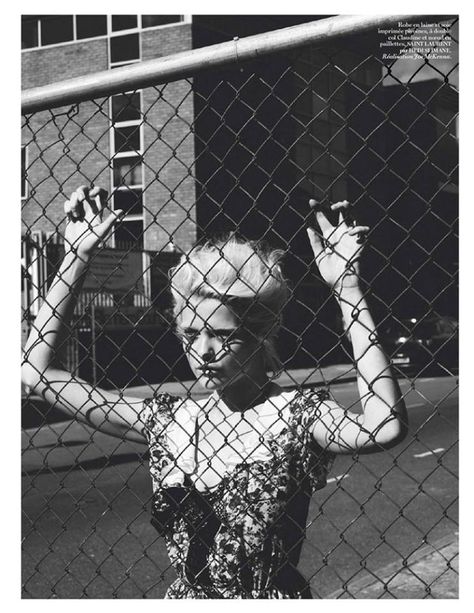 wire fence/ fashion photography / grunge Grunge Punk Photoshoot, Rock Band Poses, Urban Grunge Aesthetic, Graffiti Photoshoot Ideas, Grungy Photoshoot, Industrial Photoshoot, Goth Photoshoot, Punk Photoshoot, Urban Goth