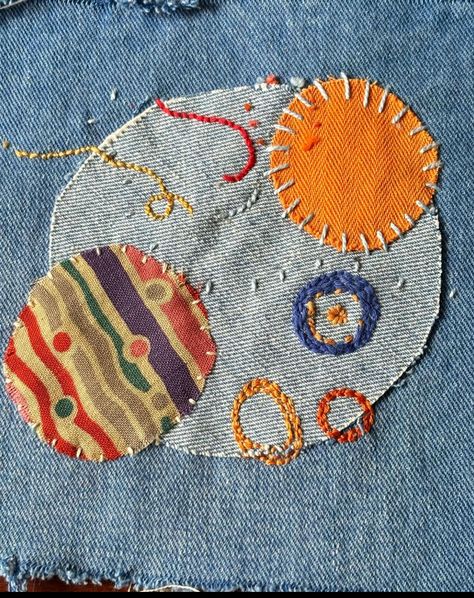 Patchwork Clothes, Upcycle Clothes Diy, Diy Patches, Cute Embroidery, Crochet Diy, Sewing Design, Diy Sewing Clothes, Fabric Patch, Embroidery Ideas