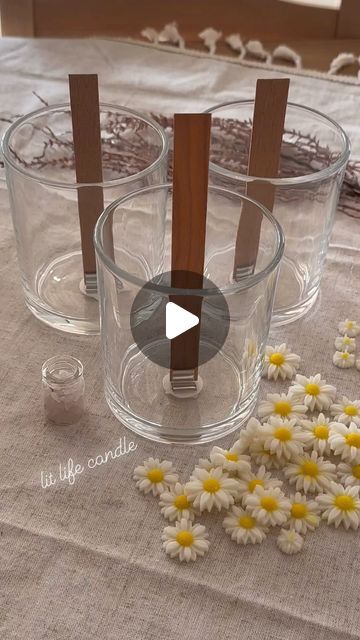 Soy Wax Candle Making For Beginners, Gemstone Candles Diy, Clear Gel Candles Diy, How To Decorate Candles With Flowers, Candle Jars Christmas, Soya Candle Making, Candle Jar Design Ideas, Diy Candle Christmas Gifts, Candle In Jar Ideas