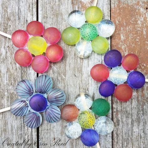 Dollar Store Glass Bead Flowers Glass Gems Projects Ideas Garden, Flat Glass Beads Crafts Ideas, Crafts With Glass Gems, Crafts With Glass Beads, Flat Glass Marble Crafts Diy Ideas, Glass Gems Projects Ideas, Marble Suncatchers, Glass Pebble Crafts, Glass Stone Crafts