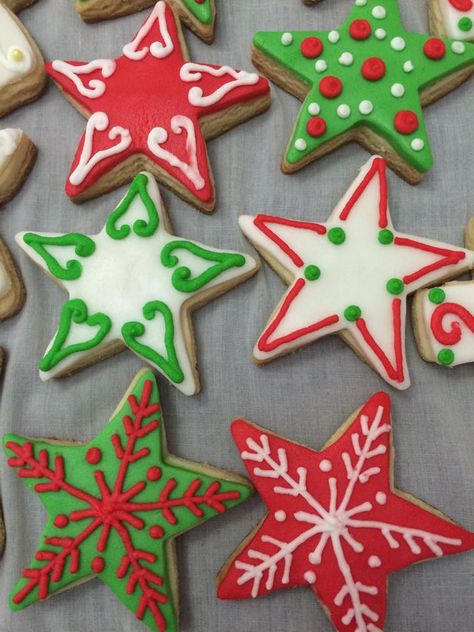 How To Decorate Star Christmas Cookies, Cute Sugar Cookies Designs Christmas, Star Royal Icing Cookies Christmas, Star Christmas Cookies Royal Icing, Decorating Star Cookies, Star Sugar Cookies Decorated Christmas, Decorated Star Cookies, Star Cookies Royal Icing, Christmas Star Sugar Cookies