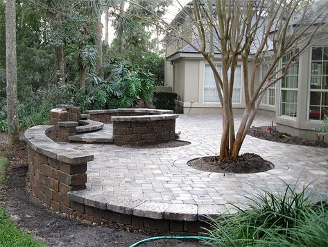 Beautiful . Makes me want tonplant a tree in middle of patio😋 Diy Patio Pavers, Brick Paver Patio, Pavers Backyard, Patio Layout, Brick Patio, Patio Pavers Design, Concrete Patios, Patio Pavers, French Doors Patio