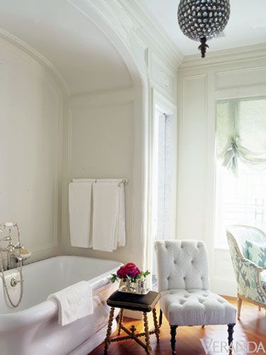 Bathroom, Waterwork's Empire Bathtub, Veranda, Kirsten Kelli, Photo: Laura Resen Bathtub Alcove, Bathrooms Luxury, Old Bathrooms, Finished Bathrooms, Small Chair, Dream Bathrooms, Bathroom Layout, White Bathroom, Bathroom Makeover