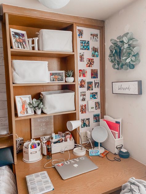 Dorm Room Texas Tech, Texas Tech Murdough Dorm Room, Murdough Dorm Texas Tech, Texas A M Dorm, Texas Tech Dorm Room Ideas, Dorm Room Desks, Texas Tech Aesthetic, College Dorm Desk Ideas, Texas Tech Dorm Room