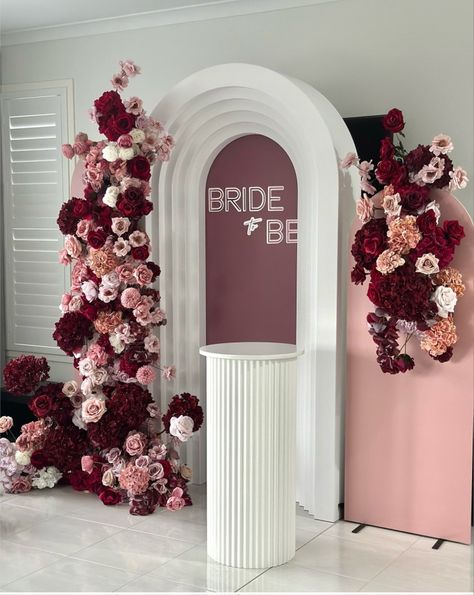 Brown Wedding Themes, Wedding Floral Arch, Dekorasi Wedding, Gala Decorations, Floral Arch Wedding, Bridal Shower Inspo, Red Theme, Dream Wedding Decorations, Events Decor