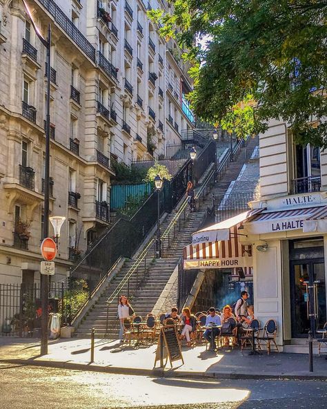 Montmartre, Paris, France Paris Travel, Paris Dream, Paris Vibes, Paris Luxury, Montmartre Paris, Paris Aesthetic, Living In Paris, City Aesthetic, Montmartre