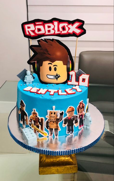 Buttercream cake with cardstock toppers and details Roblox Cake Buttercream, 7th Birthday Cakes For Boys, Roblox Cake Ideas For Boys, Roblox Pasta, Tort Roblox, Roblox Cake Boys, Roblox Themed Cake, Roblox Cake Ideas, Birthday Kek