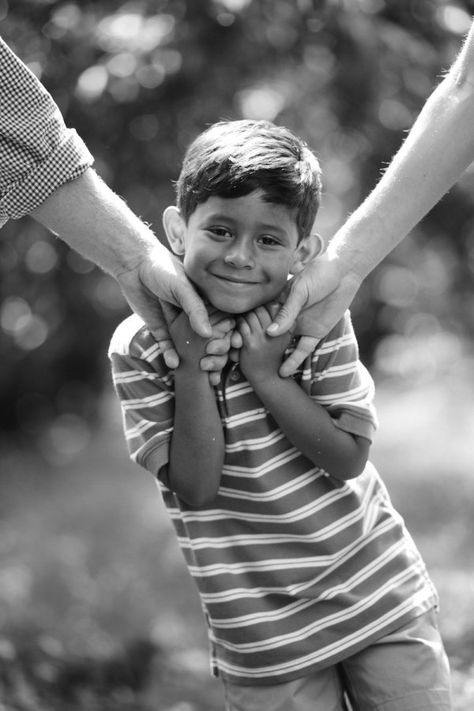 Father Son Photography, Married Photography, Sibling Photography Poses, Son Photo Ideas, Cute Family Photos, Pose Portrait, Family Photoshoot Poses, Family Portrait Poses, Sibling Photography