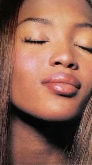 Maquillage Kylie Jenner, Pink Aura, Vogue Beauty, Malibu Barbie, Black Barbie, Blogger Girl, Light Makeup, Naomi Campbell, Kate Moss