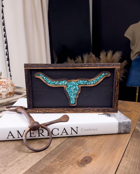 home decor.. but make it western ✨🤠❤️‍🔥 #westernhome #homedecor #turquoise #westernstyle #home #westernlifestyle Western Boho Office Decor Ideas, Western Diy Decor Craft Ideas, Western Diys, Western Home Decor Diy, Western Diy Decor, Diy Western Decor, Western Diy, Western Room, Western Signs