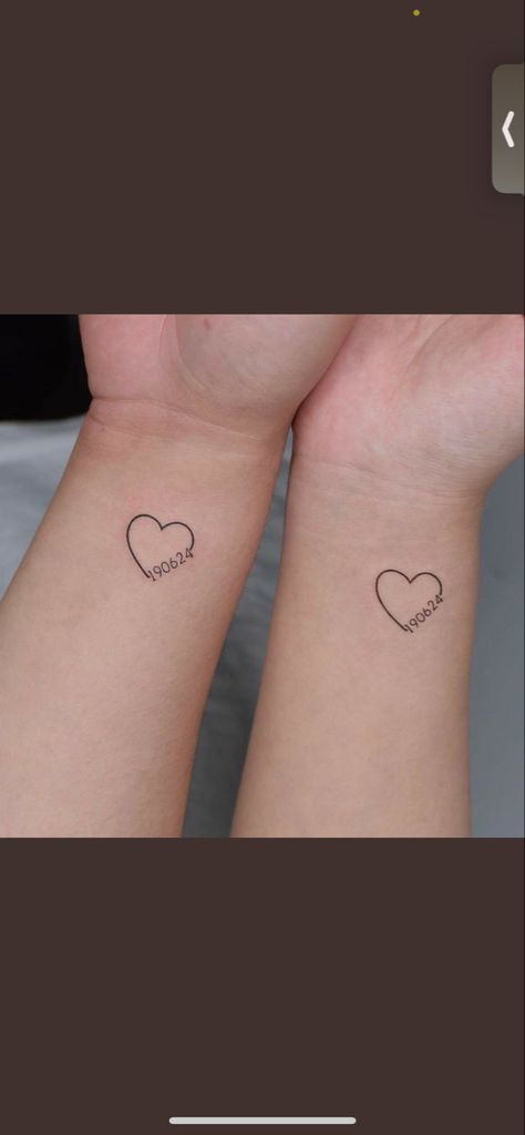 Simple Date Tattoo Ideas, Small Dates Tattoo, Heart With Wedding Date Tattoo, Matching Birth Year Tattoos, Tattoo Idea With Dates, Wedding Dates Tattoo Ideas, Small Tattoo Ideas Matching Best Friends, Cute Date Tattoo Ideas, Tattoo Ideas For Birth Date