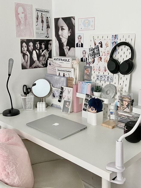 L Shaped Desk Setup Aesthetic, Study Desk Decor, Desk Inspiration, White Desk, Room Redesign, Pinterest Room Decor, Study Room Decor, Desk Ideas, Room Desk