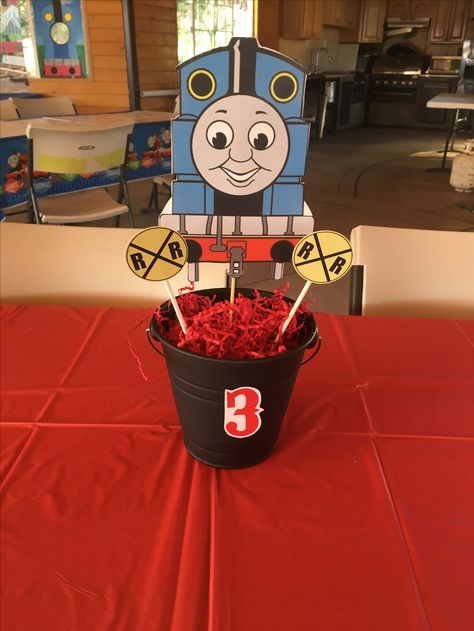 Thomas The Train Centerpieces, Train Centerpieces, Return Favours, Thomas Train Birthday, Train Baby Shower, Thomas Party, Thomas Birthday Parties, Red Confetti, Thomas The Train Birthday Party