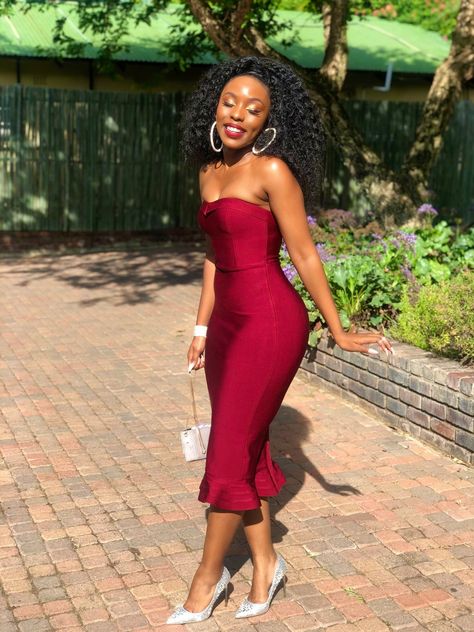 Graduation Dress Burgundy, Red Church Outfit Black Women, Red Dresses On Black Women, Red Graduation Outfit, African Wear Dresses Classy, Quince Guest Dress, Burgundy Dress Outfit Wedding, African Wedding Guest Outfit Classy, Black Women Red Dress Photoshoot