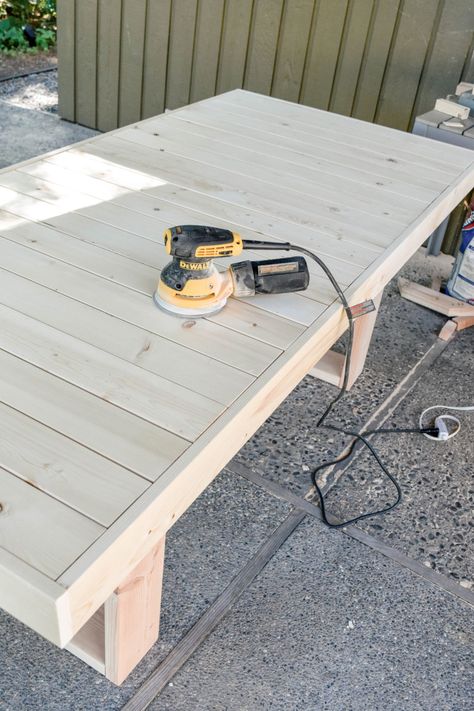 Diy Patio Table, Diy Outdoor Table, Classroom Furniture, Diy Classroom, Tables Diy, Modern Patio, Diy Furniture Table, Modern Diy, Pallet Wood