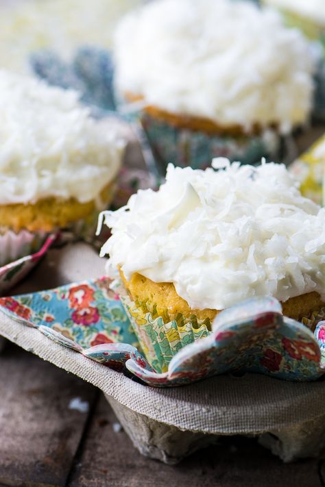 Ina Garten's Coconut Cupcakes ~ these are the iconic cupcakes from Barefoot Contessa ~ how can you resist? Coconut Cupcake Recipes, Coconut Cream Cheese, Coconut Cream Cheese Frosting, Cake Coconut, Cupcakes Easy, Spring Recipes Dessert, Coconut Cake Recipe, Ina Garten Recipes, Coconut Frosting