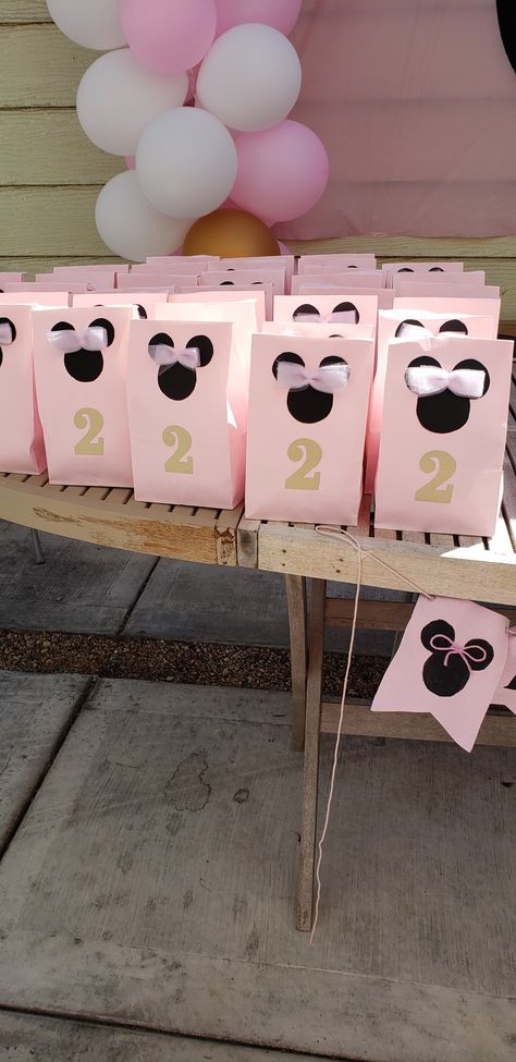 Minnie Mouse Theme Party Favors, Oh Twodles Birthday Goodie Bags, Minnie Mouse Party Bags Diy, Minnie Birthday Favors, 2nd Birthday Goodie Bags Ideas, Minnie Mouse Party Bags Ideas, Oh Twodles Goodie Bags, Minnie Mouse Giveaways Ideas, Minnie Mouse Popcorn