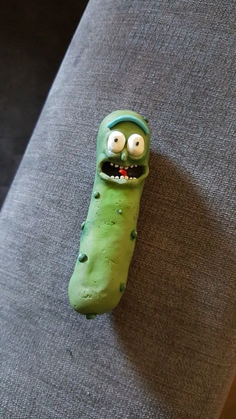 Funny Things To Make With Clay, Playdoh Ideas, Easy Clay Sculptures, Clay Kawaii, Pickle Rick, Kids Clay, Diy Air Dry Clay, Sculpture Art Clay, Rick Y Morty