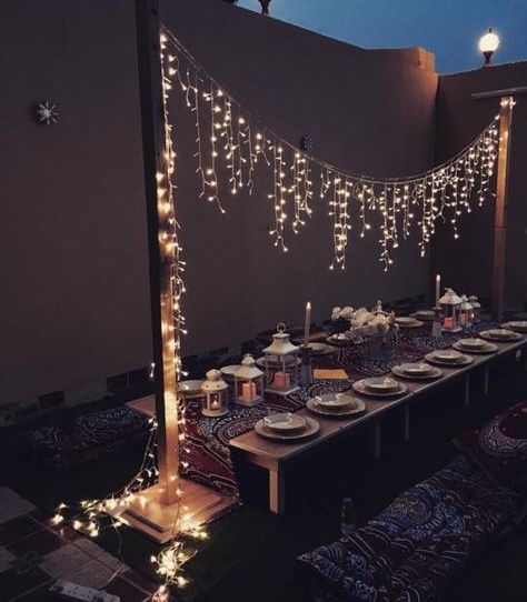 Diy Garden Party, Rustic Wedding Decorations, Halloween Fest, Ramadan Decoration, Long Table, Ramadan Decorations, Backyard Party, Party Lights, Outdoor Party