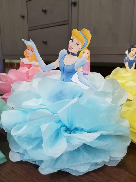 Princess Centerpieces Diy, Princess Birthday Party Decorations Diy, Princess Party Centerpieces, Disney Princess Centerpieces, Disney Princess Theme Birthday Party, Disney Princess Party Decorations, Princess Centerpieces, Party Decorations Diy, Birthday Party Princess