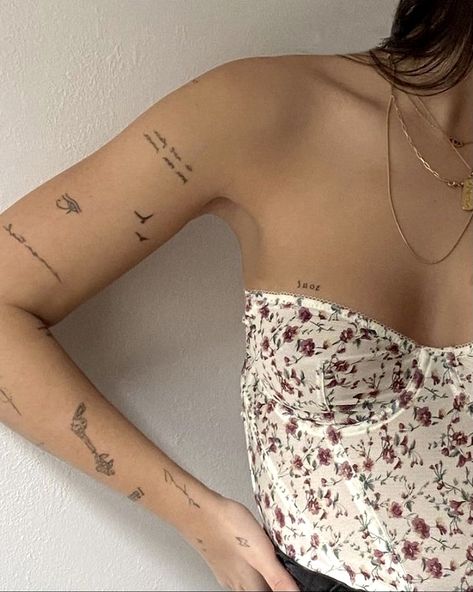 Writing Tattoos, Petite Tattoos, Tattoos Geometric, Classy Tattoos, Discreet Tattoos, Dainty Tattoos, Subtle Tattoos, Sleeve Tattoos For Women, Celebrity Tattoos