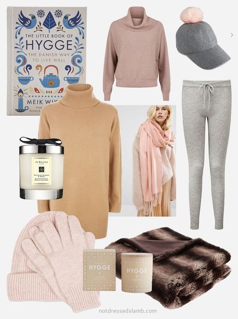 Hygge means Danish cosiness - finding comfort and warmth in everyday life. Here are some clothes, accessories and homewares to shop to achieve the hygge lifestyle. Hygge Aesthetic Outfit, Hygge Clothes, Hygge Outfit, Hygge Clothing, Scandi Hygge, Hygge Ideas, Cottage Fashion, Hygge Aesthetic, What Is Hygge