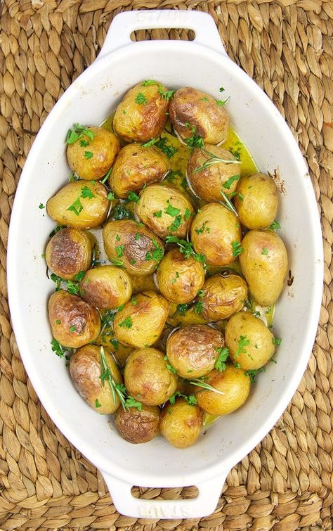 Oven Roasted Baby Potatoes - The Suburban Soapbox Little Potatoes Recipe, Roasted Potatoes With Bacon, Best Roasted Potatoes, Oven Roasted Baby Potatoes, Oven Baked Vegetables, Au Gratin Potatoes Easy, Baby Potato Recipes, Potatoes With Bacon, Easy Oven Baked Chicken