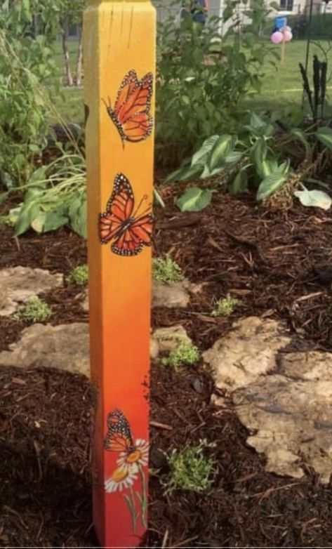 Pillar Painting Ideas, Peace Pole Diy, Wooden Garden Decor, Spool Projects, Light Posts, Peace Poles, Peace Pole, Yard Art Crafts, Garden Totem