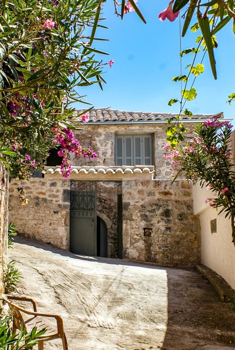 Greek Style Exterior, Greek Cottage House, Greek Houses Exterior Mykonos Greece, Villas In Greece, Rustic Greek House, Greek Village House, Greek Holiday Home, Villa In Greece, Home In Greece