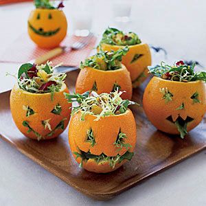 Halloween Party Food Ideas: Five Easy and Festive Recipes! Snack Halloween, Halloween Fingerfood, Teen Halloween Party, Halloween Finger Foods, Teen Halloween, Diy Halloween Decor, Halloween Appetizers, Games Diy, Masks Diy