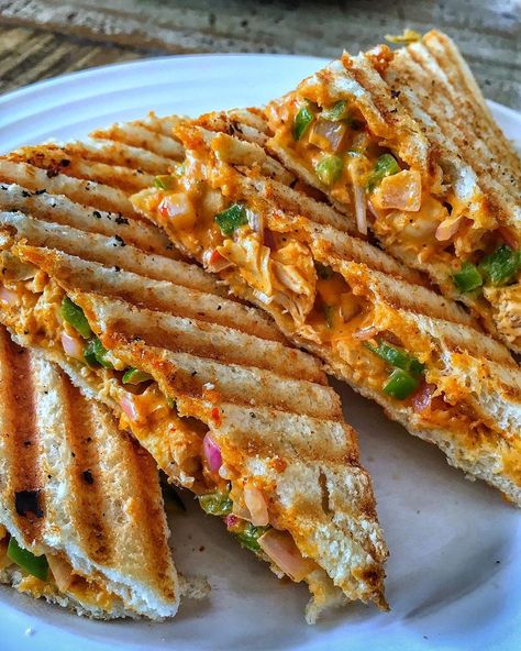 🧿Abhay Thakur on Instagram: “Grilled chicken tikka sandwich - breakfast done right!!!! Mwahaha... What are you having?! . . ⬇️ Tag a friend!!! ⬇️ I go through every…” Essen, Grilled Sandwich Aesthetic, Aesthetic Chicken Sandwich, Chicken Sandwich Aesthetic, Desi Sandwich, Grill Aesthetics, Fast Food Snap, Chicken Grilled Sandwich, Sandwiches Aesthetic