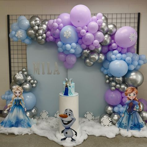 Some things are worth melting for, like this incredible Frozen balloon display! ❄️ . #FrozenBirthday #FrozenParty #FrozenDecor #AnnaAndElsa #FrozenFun #LetItGo #DisneyFrozen #FrozenBirthdayParty #FrozenTheme Frozen Decorations, Events Planner, Balloon Display, Frozen Theme, Frozen Birthday Party, Frozen Party, Frozen Birthday, Baby Birthday, Disney Frozen