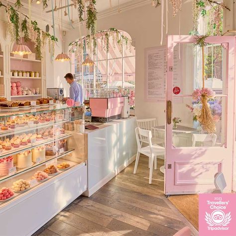 Cake Shop Design, Boutique Patisserie, Peggy Porschen Cakes, Peggy Porschen, Bakery Shop Design, Cute Bakery, Pink Cafe, Bakery Interior, Decoration Patisserie