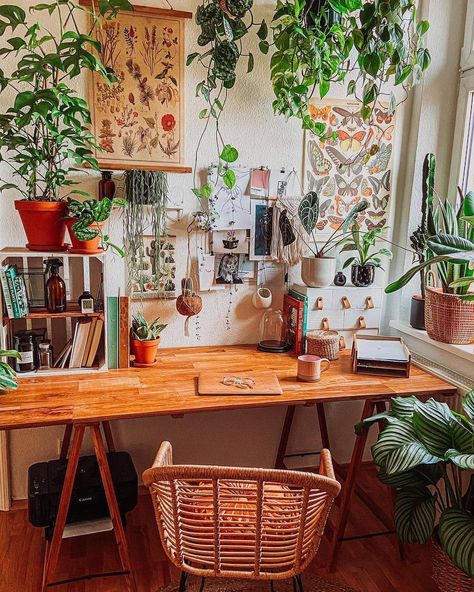 Wanderlushinterior on Instagram: “Never regard study as a duty, but as the enviable opportunity to learn •__________________________________________ 📸 @evningcffee…” Boho Office Space Workspaces, Zen Office Space, Dream Office Space, Zen Office, Boho Bedroom Colorful, Boho Office, Cozy Desk, Boho Inspo, Earthy Home