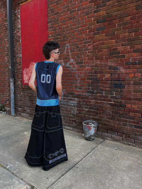 Reebok jersey with jnco jeans and vintage sunglasses Metal Outfit, Ugly Things, I Need Money, Jnco Jeans, Tripp Nyc, Punk Outfits, Need Money, Cool Fits