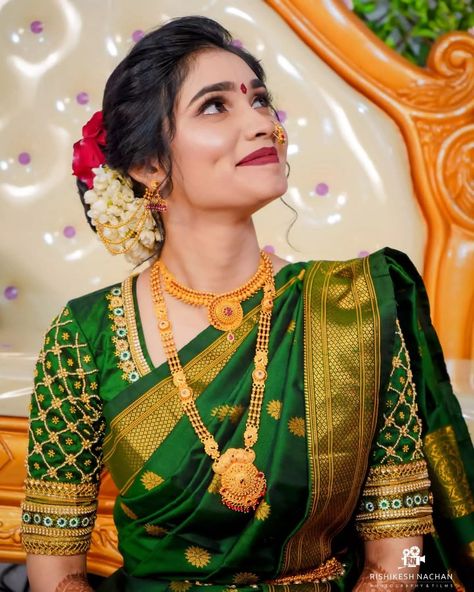 Saptapadi Saree Look, Green Saree Maharashtrian Look, Bridal Makeup Maharashtrian, Maharashtra Engagement Look, Marathi Engagement Look Green Saree, Maharashtra Bride Look Engagement, Green Sadi Look, Engagement Looks For Maharashtrian Bride, Maharashtrian Engagement Saree Look