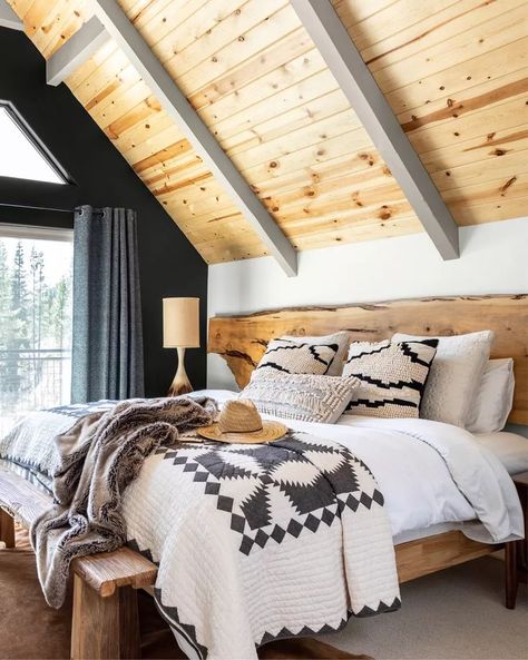 Pendleton Bedroom, Mountain House Bedroom, Quilt Black And White, Live Edge Headboard, Southwestern Interior, Shop With Living Quarters, Modern Hacienda, Ohio Star, Western Bedding