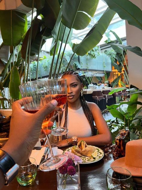 Date At Restaurant Couple Aesthetic, Restaurants Pictures Ideas, Black Couple Dinner Date Aesthetic, Poses For Pictures Instagram Dinner, Restaurant Photoshoot Ideas Aesthetic, Date Vibes Aesthetic, Restaurant Poses Ideas, Dinner Date Photoshoot, Dinner Couple Pictures