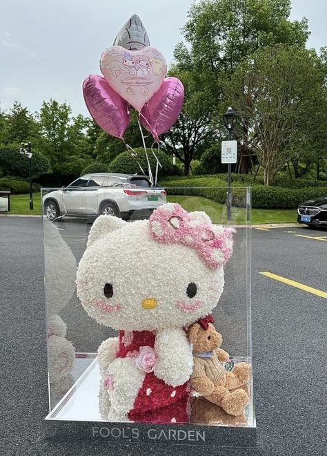 𐐪♡𐑂 on Twitter: "hello kitty floral arrangement 🫶 https://t.co/SPZ2pAC1IU" / Twitter Hello Kitty Arrangement, Hello Kitty Flower Arrangement, Hello Kitty Flowers, Hello Kitty Birthday Theme, Hello Kitty Theme Party, Hello Kitty Bedroom, Hello Kitty Gifts, Hello Kitty Merchandise, Hello Kitty Jewelry