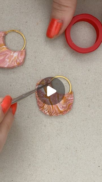 How To Make Ceramic Jewelry Diy Tutorial, Make Polymer Clay, Polymer Clay Ideas Earrings, Diy Clay Earrings Aesthetic, Macrame Polymer Clay Earrings, Polymer Clay Earrings Techniques, Diy Jwellary Making, Polymer Clay Earring Techniques, Diy Polymer Clay Earrings Ideas