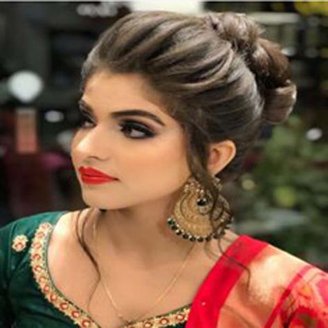 Some may find it difficult to make a stylish trending bridal hairstyle, especially for long thick hair. Long tress can be versatile and there are more ways Puff Hair Styles Wedding Indian, Bun Front Hairstyle, Puff Hairstyles Indian Wedding, Front Hairstyle For Bride Indian, Front Puff Hairstyles Indian, Bridal Bun Hairstyles Indian Front Look, Hair Style For Lehnga Wedding Hairs, Ponytail Hairstyle Wedding, Bridal Hairdos