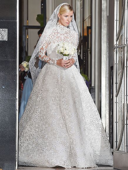 Paris Hilton, Chelsea Clinton, Kyle Richards and More Attend Nicky Hilton's A-List Wedding http://www.people.com/article/nicky-hilton-wedding-paris-hilton-kyle-richards-chelsea-clinton-attend Nicky Hilton Wedding, Valentino Wedding Dress, Valentino 2017, Celebrity Wedding Gowns, Kate Middleton Wedding Dress, Celebrity Brides, Famous Wedding Dresses, Hilton Wedding, Celebrity Bride