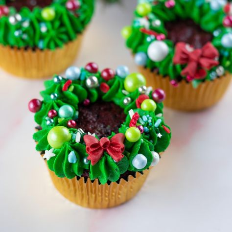 Christmas Cupcakes For Kids, Modern Christmas Cake, Cake Decorating Ideas Christmas, Christmas Cake Design, Butter Cupcake Recipe, Cupcakes For Kids, Reindeer Cupcakes, Christmas Cupcakes Recipes, Christmas Cupcakes Decoration