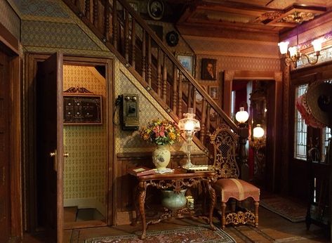 Victorian Homes Inside, Inside Victorian Homes, Victorian House Inside, Cottagecore Hallway, Victorian Kitchen Aesthetic, Old House Inside, Victorian Entryway, Old Dining Room, Antique Houses