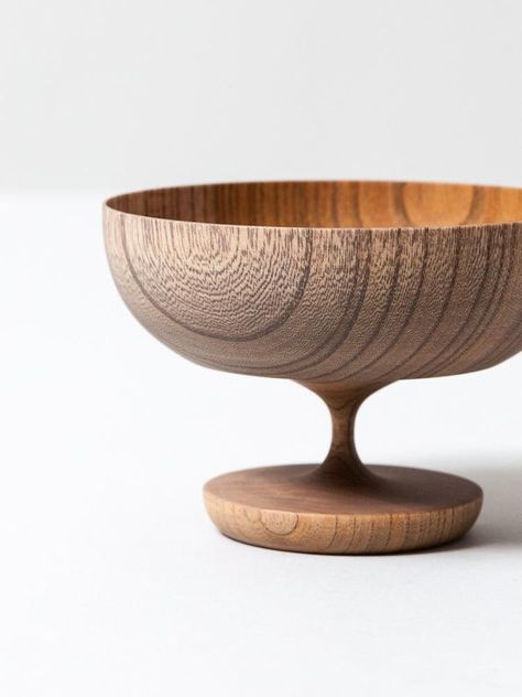 Sinafu Small Stand Bowl - Hotei (Smoky Grey) Japanese Bowl Design, Bowl Shapes, Wood Turned Bowls, Woodturning Art, Japanese Woodworking, Japanese Tableware, Turning Projects, Metal Bowl, Wood Turning Projects