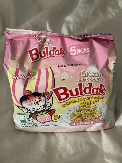 the yummiest cutest pinkest ramen ever. samyang buldak ramen creamy carbonara style. Spicy Chicken Ramen, Samyang Buldak, Ramen Gifts, Ramen Stir Fry, Chicken Ramen, Asian Snacks, Cute Snacks, Yummy Comfort Food, Ramen Noodles