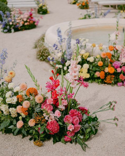 Vibrant Flowers and Colorful Fireworks Set the Scene for This Breathtaking Wedding Weekend in Provence✨ While attending various weddings, Saskia and Freddie noticed a trend of using white and pastel colors. But the couple dared to dream in bold, vivid colors. With the guidance of their wedding planner, @camilledelucasignature, their vision came to life in a breathtaking three-day celebration at Château d’Estoublon. Each day brought a new theme to life, from the romantic ambiance of Provence... Pink Orange Lavender Wedding, Story Planner, Rainbow Wedding Theme, Colorful Fireworks, Bridal Party Bouquets, Sicily Wedding, Moon Gate, Rainbow Road, Provence Wedding