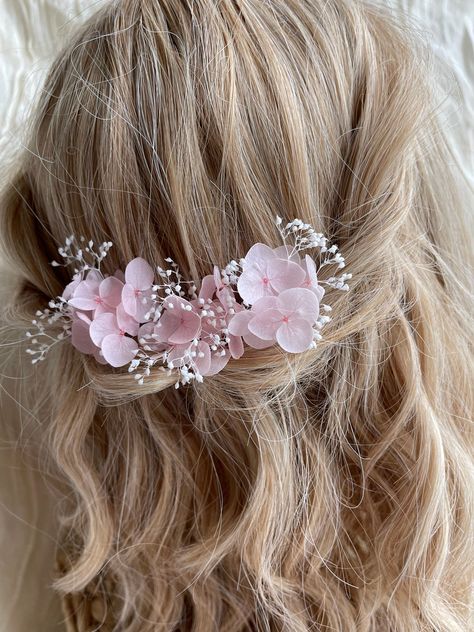 All in the details - for that extra special touch complete your look with a beautiful floral hairpins. 🌸 The hairpins are made of natural preserved flowers. Just tuck these flower pins into your hair for a loving touch and a beautiful effect will be easily created. The accessories will last forever, however when not being worn should be kept out of sunlight (to preserve the colour) and protected in a box as the flowers can be brittle and break when knocked. Please contact me if you have and que Light Pink Hair Accessories, Pink Flower Hair Clip, Pink Flower Hair, Pink Hair Accessories, Light Pink Hair, Hair Pins Bridal, Floral Wedding Hair, Prom Hair Accessories, Pink Hair Clips